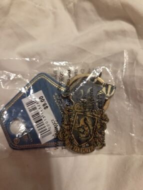 Hufflepuff Keychain Charm - Wizarding World Of Harry Potter Universal Studios
